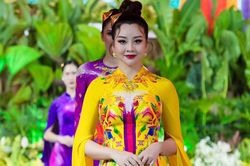 Bộ sưu tập dát vàng gây ấn tượng tại Lễ hội áo dài TP.HCM