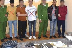 Bắt nhóm đối tượng mang theo súng K59 vận chuyển 5 bánh heroin