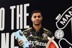 Rashford đi vào lịch sử Premier League