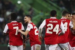 'Pháo nổ' vang trời ở Europa League, Arsenal rời Bồ Đào Nha sau trận đấu rượt đuổi kịch tính