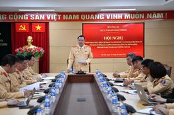 Tăng cường lực lượng Cảnh sát giao thông hỗ trợ công tác đăng kiểm