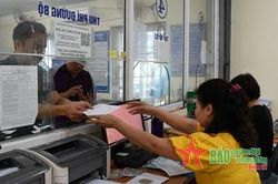 Hà Nội quá tải các trung tâm đăng kiểm, nhân viên gồng mình phục vụ người dân