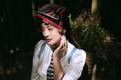 Nguyễn Thu Hằng được khen hát hay, múa đẹp trong MV mới