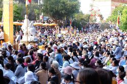 Hàng ngàn người chen chân dự lễ hội Quán Thế Âm - Ngũ Hành Sơn