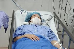 MS 828: Mẹ mất vì ung thư, người phụ nữ ở vậy chăm sóc bố liệt giường giờ lại đối diện với nguy cơ mù hai mắt vì bệnh tật