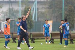 ĐT Việt Nam kết thúc hội quân, tạm chia tay HLV Troussier