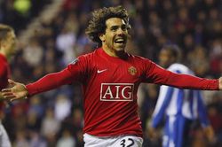 Tevez trách móc Sir Alex