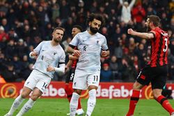 Vừa đại thắng MU, Liverpool thua luôn đội sắp xuống hạng trong ngày Salah hỏng 11m