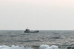 Tàu hàng gặp nạn tự ý thuê tàu cá lai dắt rời khỏi vùng biển Kê Gà