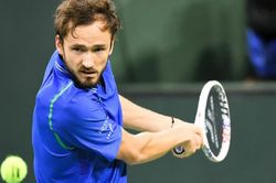 Indian Wells: Daniil Medvedev thắng 15 trận liên tiếp, Karen Khachanov thắng trận đầu tiên sau Australian Open
