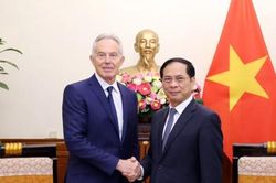 Bộ trưởng Ngoại giao Bùi Thanh Sơn tiếp cựu Thủ tướng Anh Tony Blair