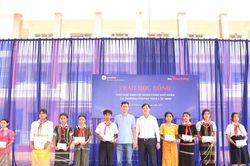 Báo Tiền Phong cùng EVNSPC tiếp sức cho các em học sinh Bình Phước