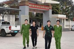 Khởi tố 2 tài xế cố tình chèn ép xe khách trên đường