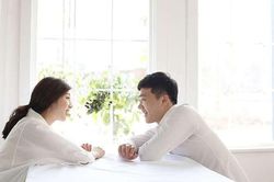 Tử vi 12 cung hoàng đạo 12/3: Hổ Cáp vượng đào hoa, Bảo Bình tài chính ổn định