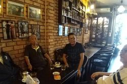 Chuyện ở quán nhạc vàng, băng cối