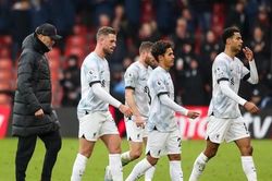 Jurgen Klopp nói gì khi Liverpool vùi dập MU rồi thua đội bét bảng?