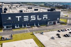 Tesla tuyên bố sẽ phát triển động cơ xe điện nam châm vĩnh cửu không đất hiếm