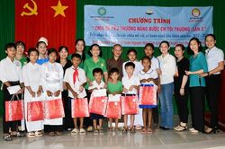 Hội Khuyến học huyện Càng Long, tỉnh Trà Vinh kết nối nuôi đỡ đầu 89 học sinh mồ côi
