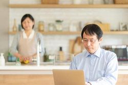 Lý do hàng đầu dẫn đến ly hôn hoa râm ở các cặp vợ chồng trung niên