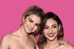 Selena Gomez muốn gọi một tiếng 'bạn thân' nhưng Francia Raise không buồn đáp lại