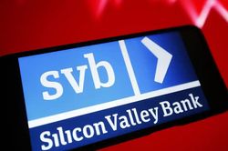 SVB trả tiền thưởng cho nhân viên vài giờ trước khi sụp đổ
