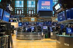 Thị trường chứng khoán New York đang có ưu thế hơn Hong Kong (Trung Quốc) và London