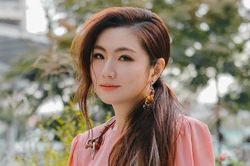 Selina mang thai con đầu lòng ở tuổi 42, em bé liên quan đến Việt Nam