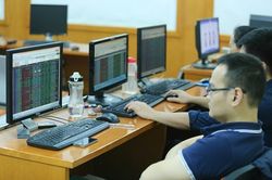 Chứng khoán hôm nay (13/3): VN-Index suýt 'ngược dòng thành công', tiền ngoại tăng tốc