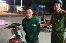 Thiếu nữ ra đầu thú khi 'bạn săn mồi' sa lưới