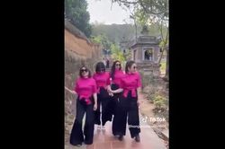 Ngao ngán cảnh nhóm phụ nữ nhảy nhót phản cảm tại ngôi chùa nổi tiếng, công an vào cuộc