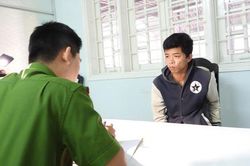 Dùng loa kẹo kéo hát karaoke trong dãy trọ, 1 người bị đâm chết