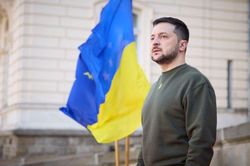 Tình hình Ukraine: Tổng thống Zelensky thừa nhận 'rất đau đớn', nói về tương lai; Mỹ bị 'nhắc' không nên dính sâu vào xung đột?