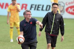 Tuyển Việt Nam: Khi HLV Troussier cần thích nghi và... tự xoay