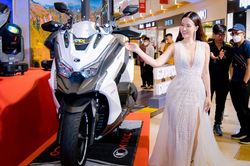 Ảnh chi tiết xe ga 350 phân khối, giá 145,5 triệu đồng tại Việt Nam