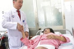 Tái sinh từ 11 cuộc phẫu thuật với 112 ngày nằm viện
