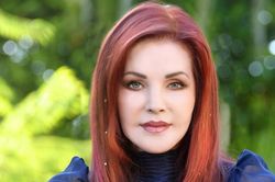 Priscilla Presley – vợ cũ Vua rock bị cháu gái 'cấm cửa' điền trang Graceland của Elvis