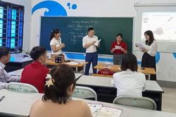 Tháo gỡ 'nút thắt' tâm lý dạy học tiếng Anh theo Chương trình mới
