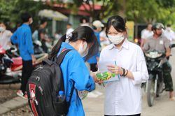 Thầy trò dồn sức ôn tập chuẩn bị cho kỳ thi tốt nghiệp THPT
