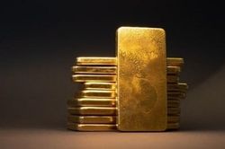 Giá vàng hôm nay 15/3/2023: Giá vàng vượt ngưỡng 1.900 USD, Fed sẽ kích hoạt giá lên 2.000 USD, nên mua vào hay bán?