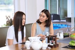Biết chị đồng nghiệp vỡ nợ, cả cơ quan tôi nhốn nháo vì ai cũng cho chị vay tiền