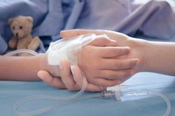 Bé trai 15 tháng tử vong sau khi uống oresol pha sai tỷ lệ: Những kiến thức quan trọng bố mẹ cần nhớ