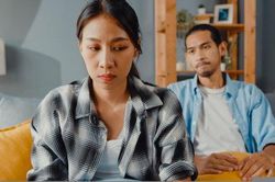 Người nghèo mắc kẹt trong cuộc hôn nhân tệ hại vì không thể ly hôn