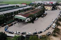 Hà Tĩnh: Dân xếp hàng từ sáng tinh mơ để đăng kiểm