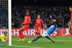 Osimhen không thể ngừng ghi bàn, đưa Napoli tiến vào tứ kết Cúp C1