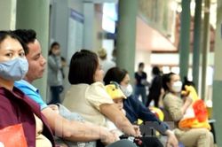 4.000 ca khám một ngày, bệnh nhi tăng đột biến do thời tiết thay đổi