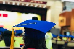 Vụ bằng đại học 'vô dụng': Hậu họa khi nghe TikToker hướng nghiệp