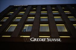 Chứng khoán Âu-Mỹ 'đỏ rực' vì cổ phiếu Credit Suisse bị bán tháo