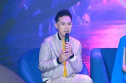 Một sao nam Vbiz bất ngờ chia sẻ 'góc khuất' showbiz, tiết lộ chuyện 'chia phe phái' gây xôn xao