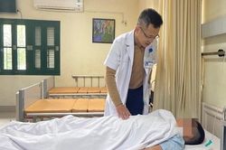 Thiếu niên phải cắt tinh hoàn sau khi điều trị kháng sinh