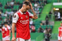 Siêu phẩm từ giữa sân khiến Arsenal cay đắng vỡ mộng cúp châu Âu